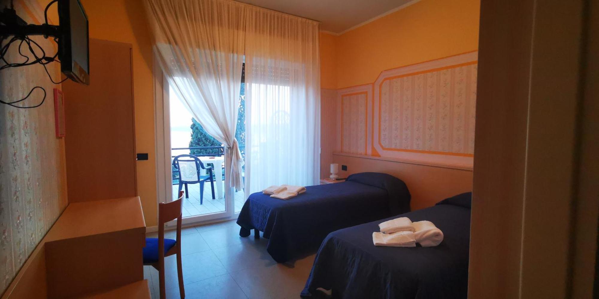 Hotel Aquavite Gardone Riviera Exterior photo