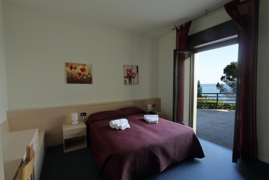 Hotel Aquavite Gardone Riviera Exterior photo
