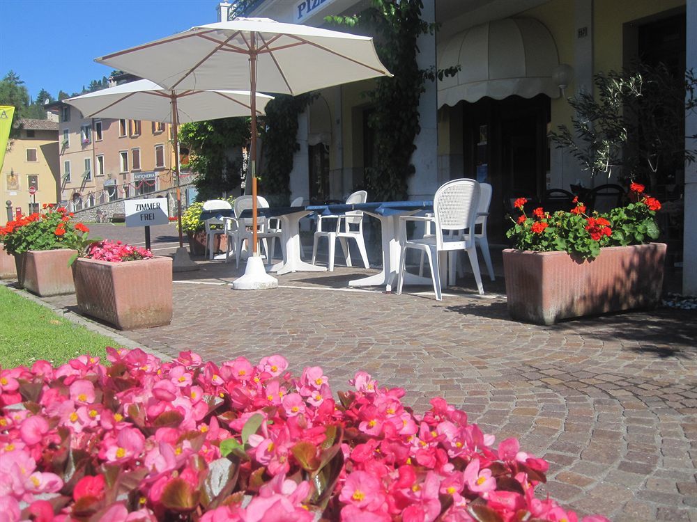 Hotel Aquavite Gardone Riviera Exterior photo