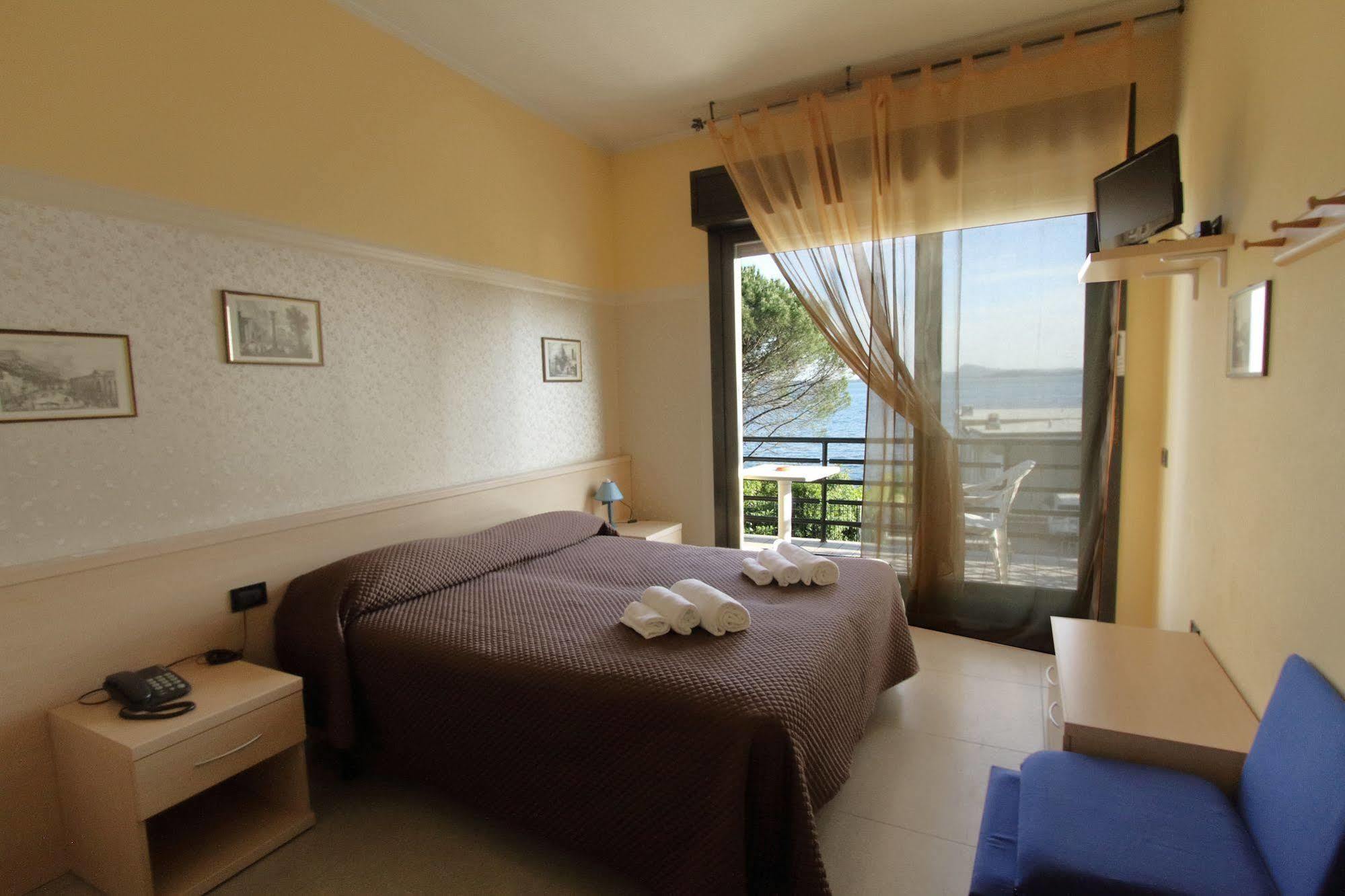 Hotel Aquavite Gardone Riviera Exterior photo