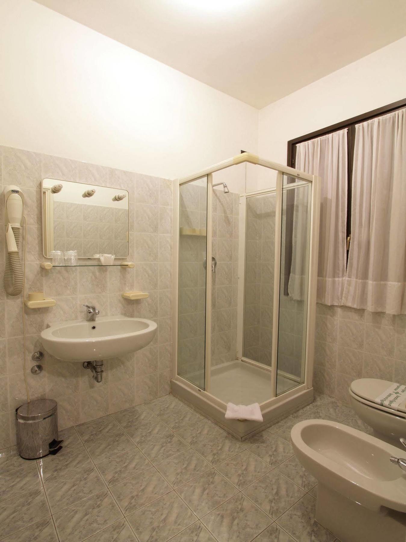Hotel Aquavite Gardone Riviera Exterior photo